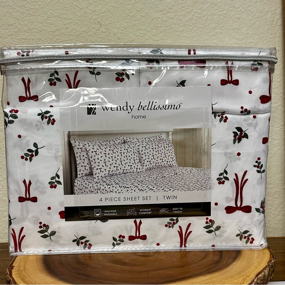 NWT-Twin Size Wendy Bellissimo White Sheet Set W/Red Bows & Green Sprig Accents